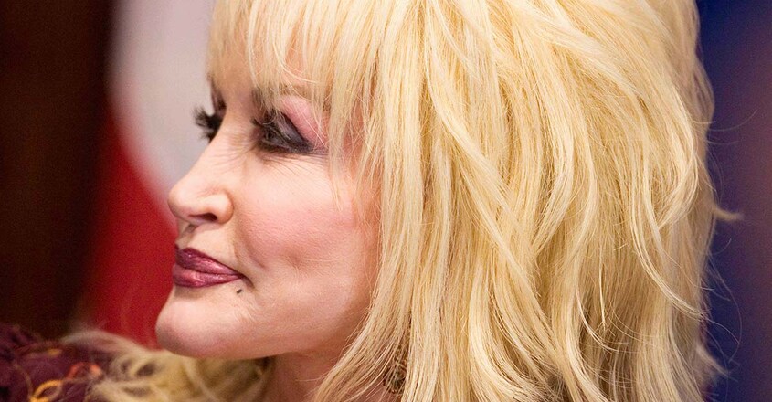 american singer-songwriter-dolly-parton-profile-image american singer-songwriter-dolly-parton-profile-image